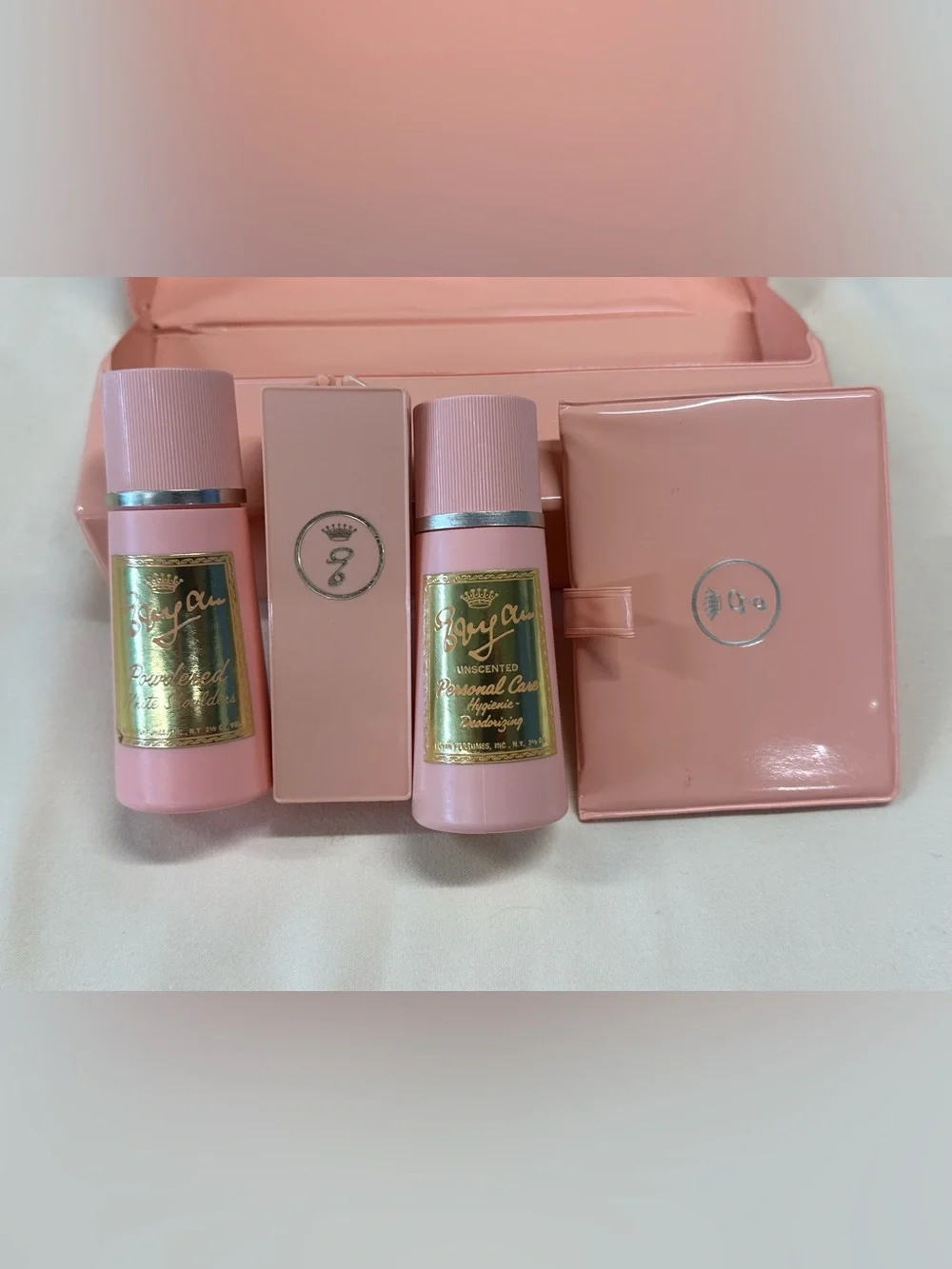 1960’s The Traveling Baroness beauty kit
